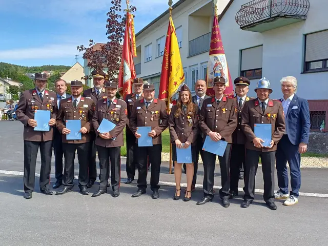 Zahlreiche Ehrungen verdienter Feuerwehrmitglieder wurden beim Festakt durchgeführt. | Foto: Kropf
