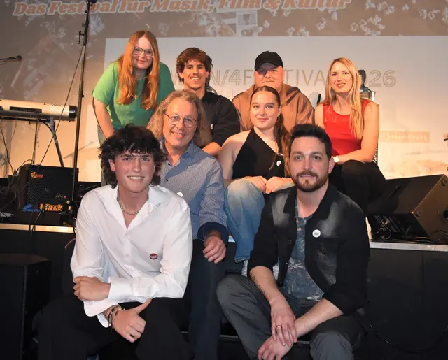 Bastian Stavek, Kanya-Elena Maierhofer, Herbert Marko, Moritz Seltenhammer, Nico Koch, Viktoria Weiß, Alfred Asperger und Claudia Pfeffer