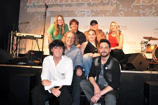 Bastian Stavek, Kanya-Elena Maierhofer, Herbert Marko, Moritz Seltenhammer, Nico Koch, Viktoria Weiß, Alfred Asperger und Claudia Pfeffer