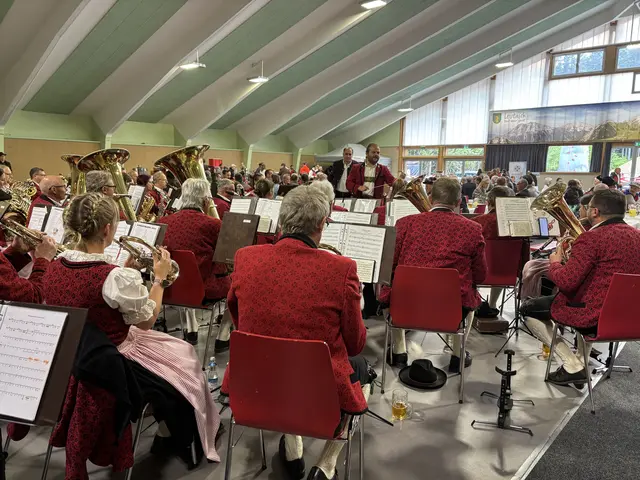 Die Musikkapelle Leutasch sorgte mit ihrer musikalischen Umrahmung für den festlichen Klang beim Jubiläum der Bergrettung Leutasch. | Foto: MeinBezirk/Rebeiz