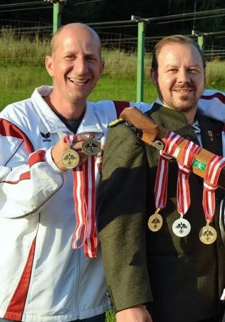 Die Gastgeber der Armbrust Landesmeisterschaft 2006 im Schützenhaus Perg Martin Spindlberger und Stefan Ehrentraut.  | Foto: SV Perg. 