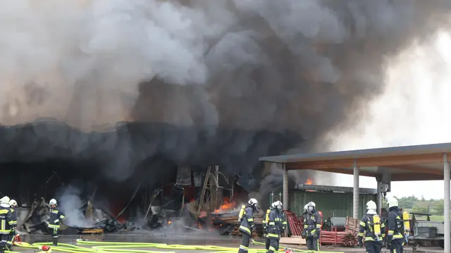 Brand in einer Lagerhalle in Freundorf | Foto: DOKU-NÖ