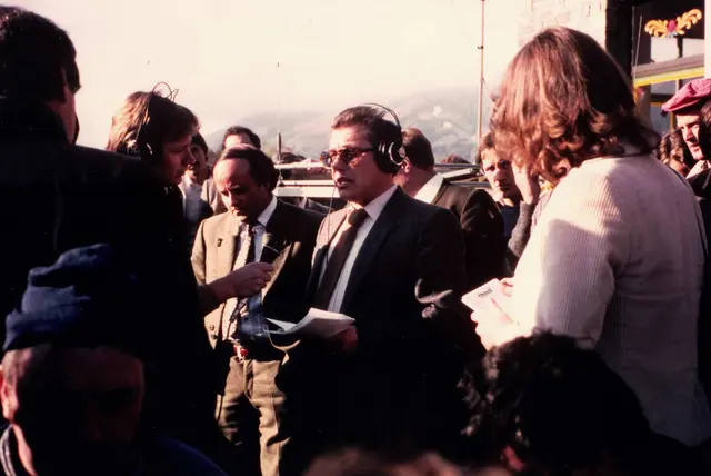 Franz Pittracher beim Radiointerview. Mit der groß angelegten Straßenblockade am 15. September 1968 schrieben tausende Demonstrierende Tiroler Verkehrsgeschichte.  | Foto: Pittracher
