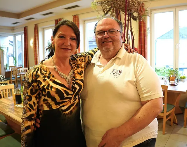 Rock and Pop Night in Echsenbach: Sängerin Elisabeth Viktoria Koller alias Lisa Viky mit Gastgeber Josef Klang, der den Festsaal zur Verfügung stellte. | Foto: Franz Fichtinger