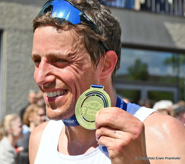 Überlegener Marathonsieger 2026 Lukas Hollaus