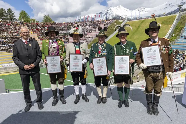 Das Maximiliankreuz wurde an Thomas Saurer, Josef Geisler, Manfred Schachner, Thomas Maurer und Robert Brannekämper vergeben. | Foto: BTSK / Matthias Sedlak