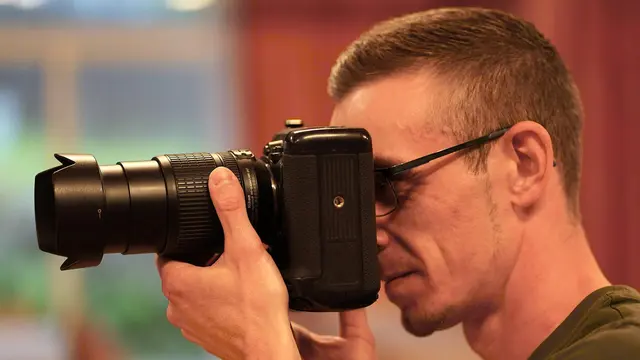 Der Freund der Künstlerin Daniel Waidmann ist begeisterter Fotograf. | Foto: Franz Fichtinger