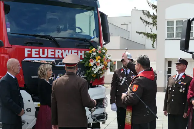 Segnung der neuen Fahrzeuge  | Foto: Jona Brodhagen
