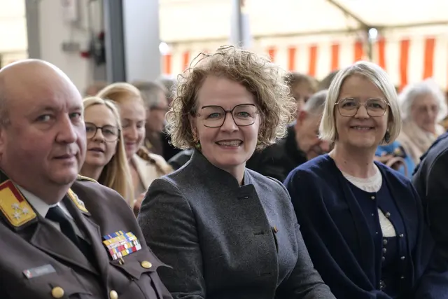 Landesrätin Christiane Teschl-Hofmeister mit Bürgermeisterin Evelyn Artner. | Foto: Santrucek