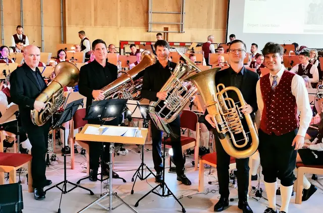 Das Tuba-Quartett mit Leo Michalec, Christian Schubert, Helge Schöchtner, Stefan Hermüller und Lorenz Balcar.