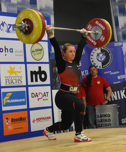 Lena Raidel (Lochen) mit 105 kg Stoßen.

Foto: Conny Högg