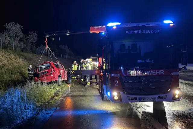 Der Unfall ereignete sich auf der A2 in Fahrtrichtung Graz. | Foto: L. Derkits / Freiwillige Feuerwehr Wiener Neudorf