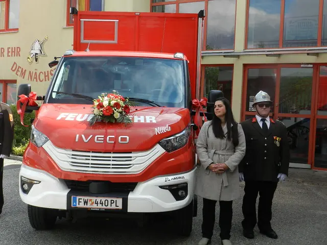 Nicole Göschelbauer und Michael Fiselberger sind stolz auf das neue FF-Auto | Foto: Heribert Punz
