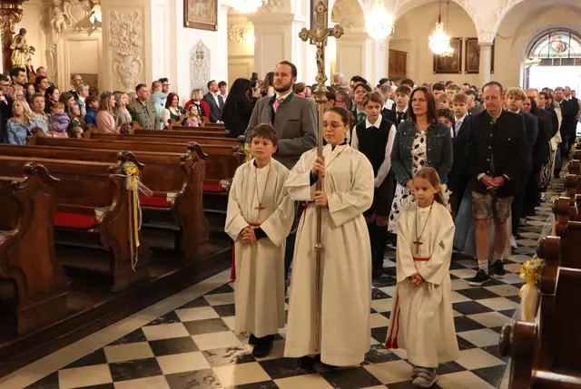 Festlicher Einzug in die Pfarrkirche | Foto: Gerhard Langmann