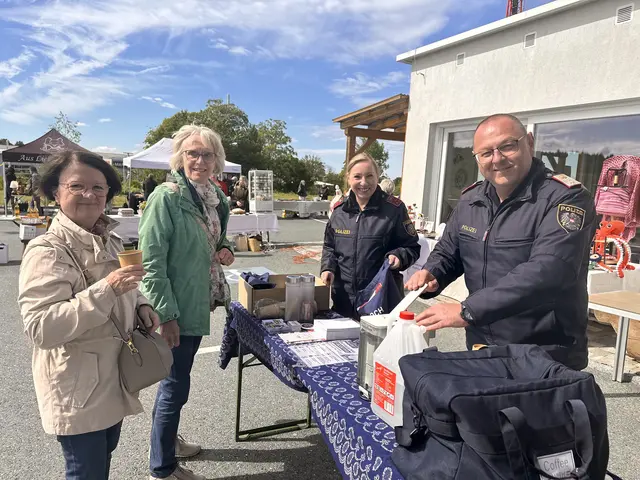 Gemäß der Aktion "Coffee with cops" gemeinsam mit Polizisten bei einem Gratis-Kaffee plaudern war ebenso möglich.  | Foto: Lisa Stöckl