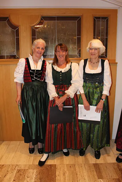 Eva Schreier, Veronika Webhofer und Obfrau Heidi Fritz