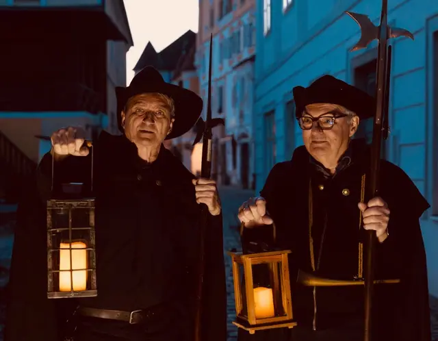 Die Nachtwächter unterwegs in den Mauthausener Gassen - Karl-Heinz Sigl und Gottfried Luftensteiner | Foto: Claudia Ernecker photography