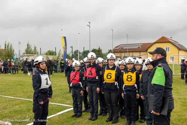 Bereitschaftsmeldung an den Bewerter (grüne Armschleife). | Foto: cine-motion.at / R. Ivanek
