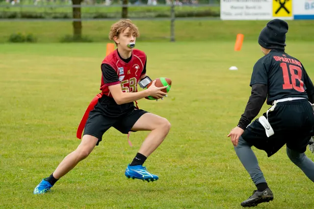 Liam Partner macht Yards gut | Foto: Simon DAVID