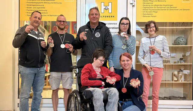 Mitglieder des SK Kühnsdorf-Klopeinersee besuchten die Tagesstätte für Menschen mit Behinderung in Völkermarkt. | Foto: Hilfswerk Kärnten