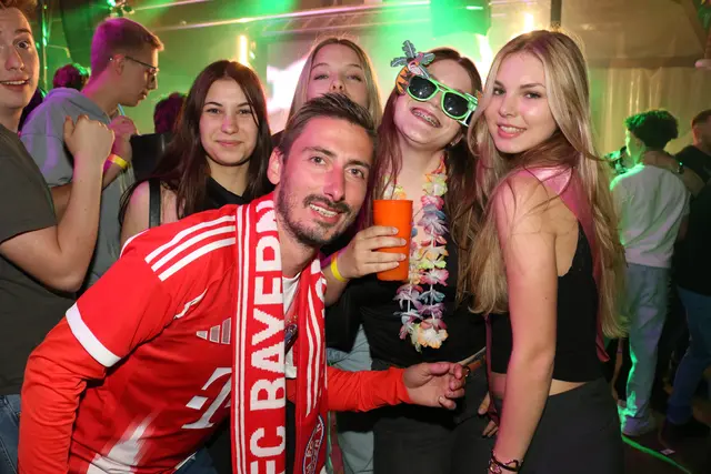 Bis spät in die Nacht wurde in der Peuerbacher Eishalle getanzt. | Foto: Sona Hasoyan