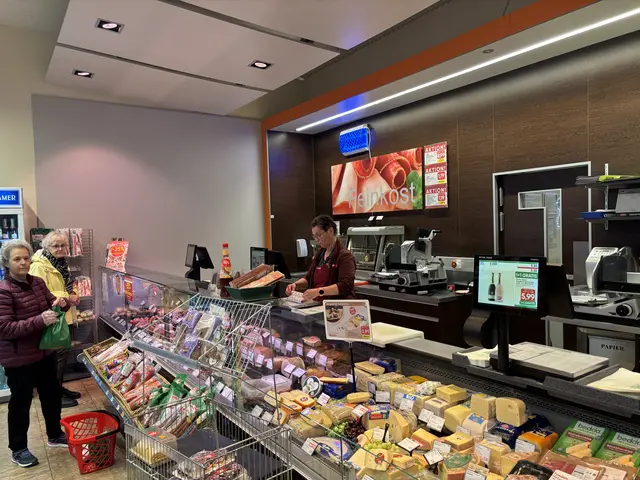 Blick in das Geschäft, in die Feinkostabteilung vom Spar Veitsch.