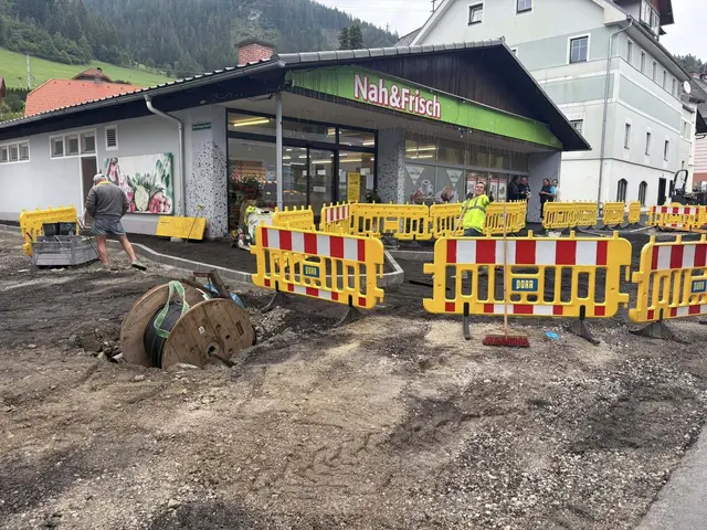 Baustelle vor dem Nah und Frisch-Geschäft in Spital am Semmering.