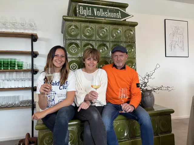 Tamara Muhr mit Eva und Gerhard Unger. | Foto: MeinBezirk/Michael Strini