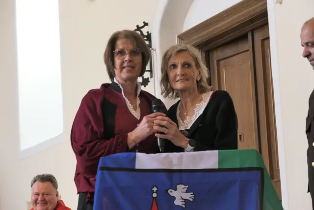 Die neuen Fahrzeugpatinnen: Sabine Cais und Eva Ramharter | Foto: Jona Brodhagen