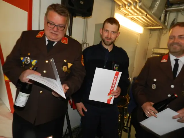 EKNT Christin Franz Riegler, KNT- Stv. Martin Kraus und Verwalter Christian Schmölz wurden auch geehrt für ihre langjährigen Dienste bei der Feuerwehr. | Foto: Heribert Punz