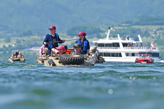 Im Traunsee werden zu Pfingsten wieder viele Autos schwimmen. | Foto: Wolfgang Spitzbart