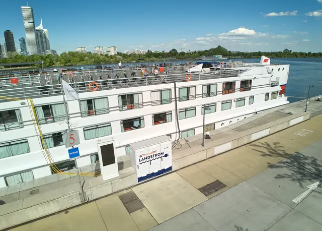 Die Anlegestellen beim Schifffahrtszentrum Reichsbrücke sowie im Hafen Freudenau  können nun mit 100 Prozent Ökostrom versorgt werden. | Foto: Wien Energie