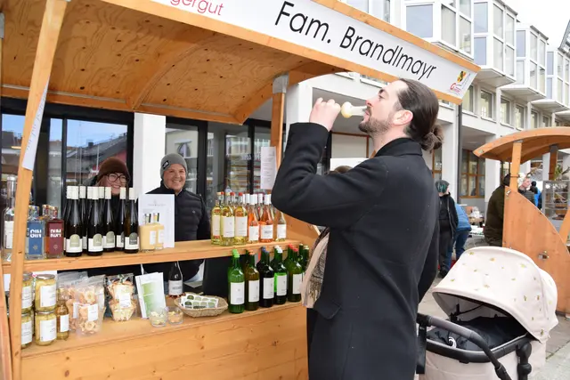 Ein besonderes Highlight des Genussmarktes seien die zahlreichen Verkostungen vor Ort. | Foto: Gemeinde Gunskirchen