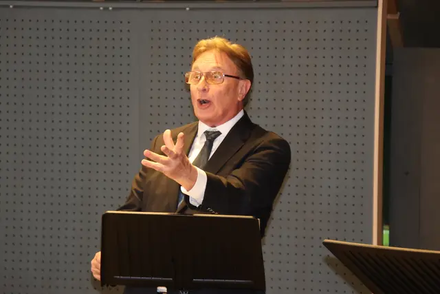 Sänger und Schauspieler Peter Horak im Anifer Haus der Kultur.