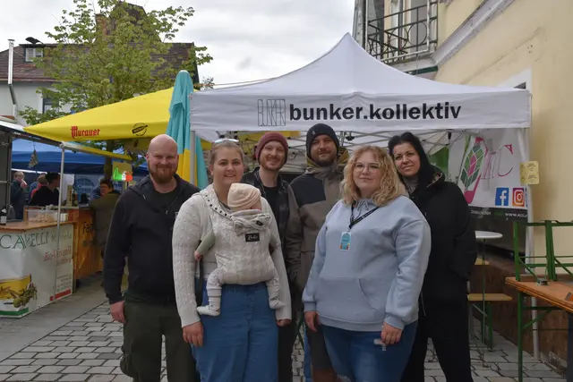 Die wackeren Mitglieder des Bunker-Kollektivs trotzten Wind und Wetter, um ihr fünftes Gasslfest im Purgstaller Ortszentrum trotz der widrigen Witterungsbedingungen durchzuziehen
