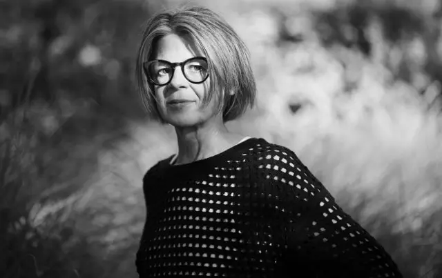 Buchpräsentation
Dienstag, 26. Mai 2026, 19:30 Uhr
Theater KOSMOS
 
Ingrid Kloser Regentropfen fallen langsam.
Piper 2026.
Moderation: Ingrid Fürhapter | Foto: Nancy Horowitz