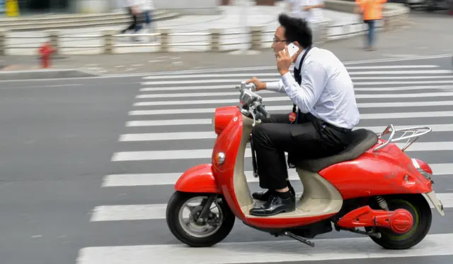 Die Polizei stellt bei E-Scootern und E-Mopeds immer wieder Geschwindigkeitsübertretungen fest (Symbolbild).  | Foto: Pexels