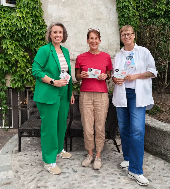 Anny Franzelin (Stadtmarketing Hall in Tirol), Mirjam Mieschendahl (Gründerin WeLocally Wien), Christine Zierer (WeLocally Innsbruck-Land)

  | Foto: Dorferneuerung Tirol