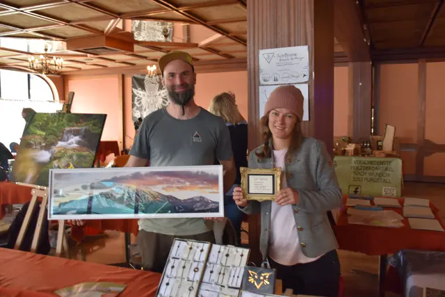Fotokünstler Gerald Heigl aus Purgstall und Messing-Handwerkerin Elisabeth Wurzenberger aus Randegg präsentierten beim Gassl-Festival des Bunker-Kollektivs ihre Werke.
