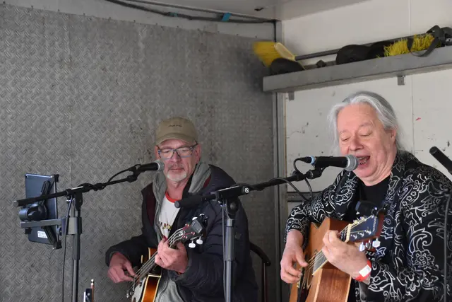 Die original Reinsberger mit Spitzbua Andi spielten beim Gassl-Festival des Bunker-Kollektivs in Purgstall an der Erlauf groß auf.
