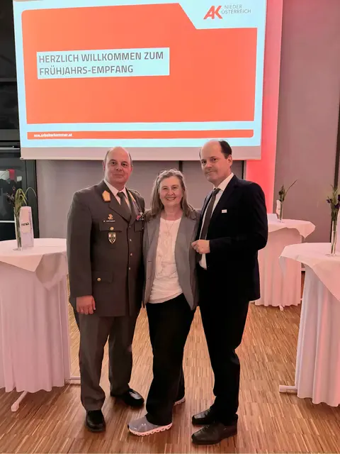  Bgdr. Georg Härtinger - Militärkommandant NÖ, Evelyn Seewald - Diözese St. Pölten, Hofrat Peter Seewald - Arbeitsinspektorat St. Pölten)
 | Foto: pirvat