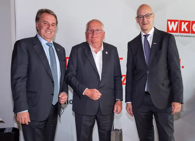  v.li.n.re.: WKNÖ-Präsident Wolfgang Ecker, Michael Toifl und WKNÖ-Direktor Johannes Schedlbauer | Foto: Andreas Kraus