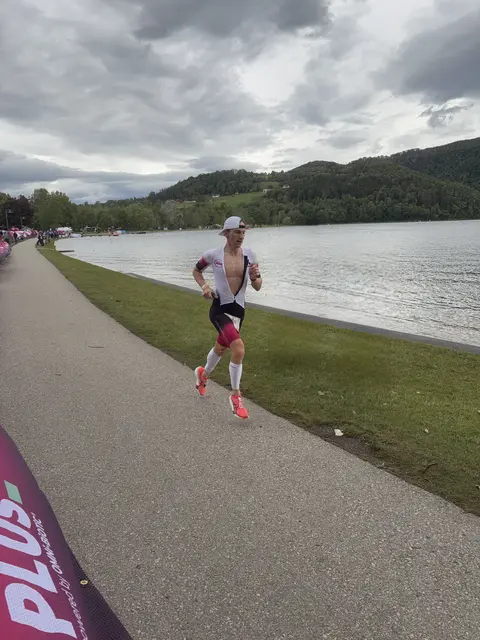 Rücken- und Gegenwind wechselten sich auf der Laufstrecke am See ab. | Foto: Stephan Benedikt
