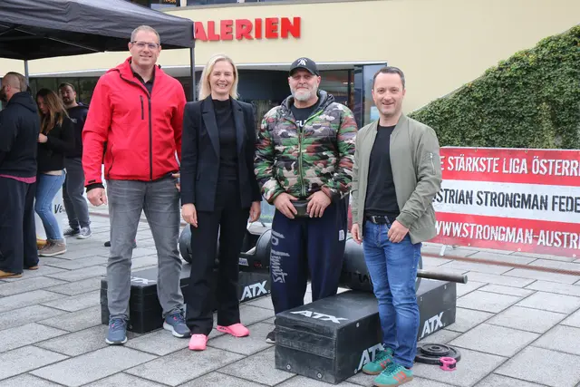 Sorgten für einen tollen Event: Manfred Berkmann (Stadtmarketing), Präsident Erwin Geisler, CM Daniela Schlemmer (Stadtgalerien), Kampfrichter Martin Wildauer. (v.r.)  | Foto: Foto: Walpoth