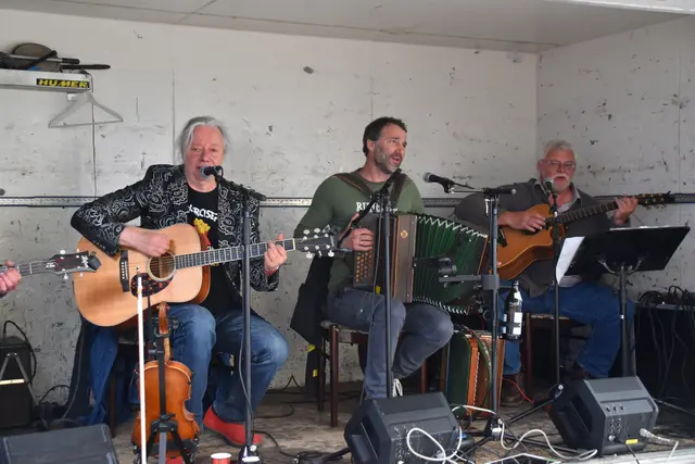 Die original Reinsberger mit Spitzbua Andi spielten beim Gassl-Festival des Bunker-Kollektivs in Purgstall an der Erlauf groß auf.