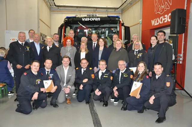 Feierliche Fahrzeugeinweihe der Freiwillige Feuerwehr St. Pölten-Viehofen. | Foto: Freiwillige Feuerwehr St. Pölten-Viehofen