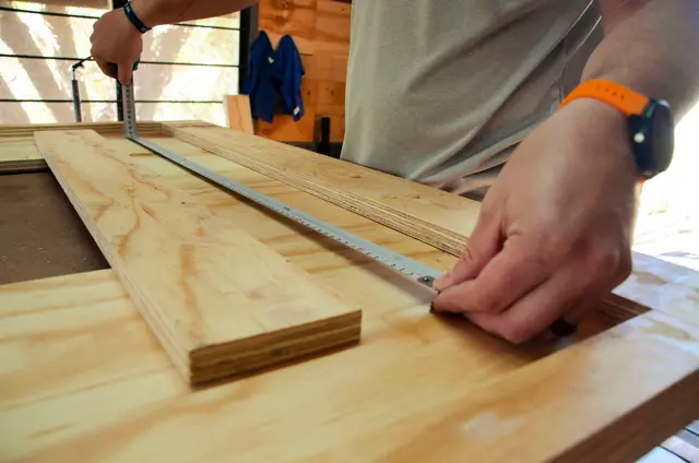Auf Du und Du mit Holz: Zimmerei Pichler (Symbolbild). | Foto: Ryno Marais/Unsplash