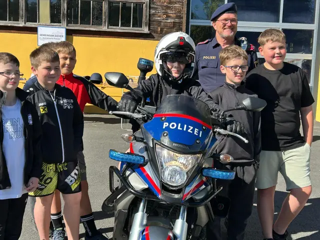Einsatzorganisationen hautnah: Feuerwehr, Polizei, Rotes Kreuz und Wasserrettung begeisterten mit spannenden Einblicken und praxisnahen Übungen. | Foto: VS