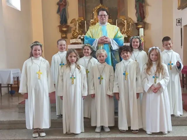  Neun Kinder empfingen in der Pfarrkirche erstmals die Heilige Kommunion. | Foto:  Elisabeth Graf