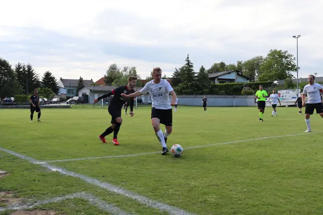 Nach einer starken ersten Hälfte der Heimischen und einer klaren Aufholjagd der Gäste trennten sich Antau und Unterfrauenhaid leistungsgerecht 2:2. | Foto: Alejandra Ortiz
